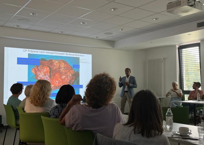 Austausch im Onko Cafe: Special Guest: Christina von Sass (NDR Moderatorin), PD Dr. Sunip Kundu , Chefarzt der Frauenklinik Vinzenzkrankenhaus, Inka Rack